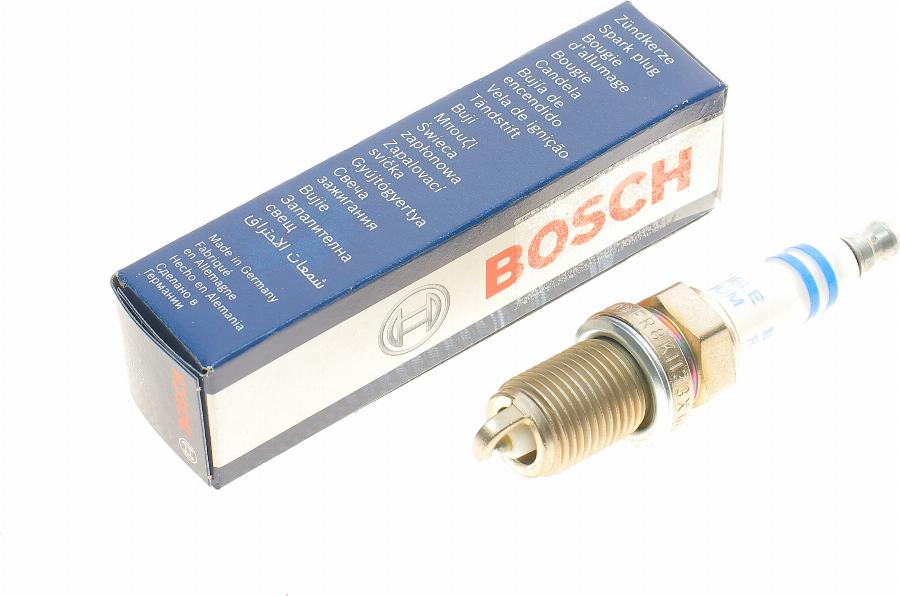 BOSCH 0 242 230 528 - Свеча зажигания mashina-shop.ru